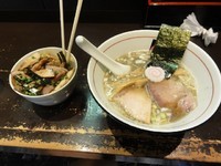 「にぼしそば750円　　焼豚丼250円」@おおぜき中華そば店の写真