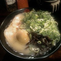 「ねぎラーメン(麺硬め)＋キクラゲ＋半熟味玉」@博多ラーメン つるの写真