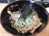 「冷やし油そば+半熟玉子」@天下一油そば 立川店の写真