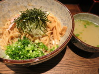 「自慢の和風まぜそば大盛りスープ付700円」@まぜそば 凜々亭 越谷分店の写真