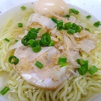 「冷やし鶏節塩ラーメン（限定）800円」@麺屋 玲の写真