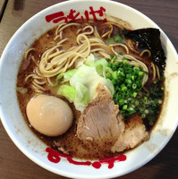 「とんこつらーめん 海老名バージョン　￥８８０」@ゑびな軒 東名海老名SA下り線店の写真