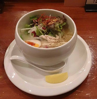 「鶏白湯 名物塩そば 850円　プチごはん付き」@鶏白湯麺 蔭山 高田馬場店の写真