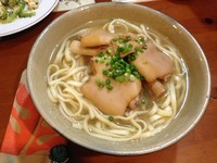 「てびちそば（￥600）」@ゆんたく亭の写真