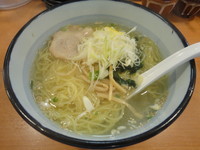 「俺流塩らーめん(650円)+大盛(100円)」@俺流塩らーめん ～塩とタンメン～ 南平台店の写真