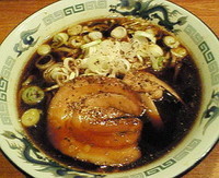 「中華そば(＋ライス１００円)＝８００円」@富山ブラックラーメン だらんま 神田本店の写真