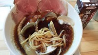 「はまぐりラーメン　貝+醤油　900円」@くそオヤジ最後のひとふりの写真