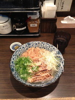 「鶏そば　鳥チャーシューのせ」@自家製麺 鶏そば 三歩一の写真