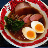 「にほんいち醤油そば  (黒)」@麺巧 潮の写真