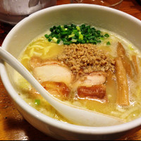 「白鶏らーめん」@鶏の穴の写真