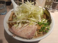 「特製ラーメン(950)＋ネギ(100)」@TOKYO UNDER GROUND RAMEN 頑者の写真
