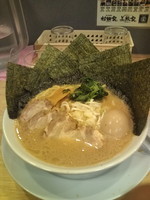 「豚骨醤油ラーメン」@美熊家 高崎店の写真