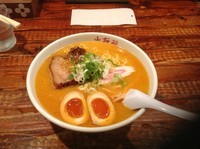 「とんこつしお　煮卵　８６０円」@らーめん山桜桃 すすきの店の写真