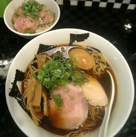 「味玉煮干し醤油＋ガーリックポークごはん(小)」@666の写真