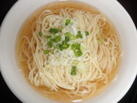 「かけラーメン（白）　「350円」」@自然洞 麺舗 西口店の写真