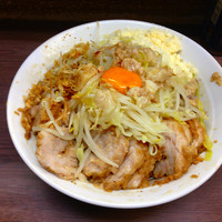 「大豚ダブル＋汁なし＋粉チーズ」@ラーメン二郎 横浜関内店の写真