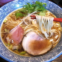 「芳醇醤油鶏そば 650円」@麺や 而今 大東本店の写真
