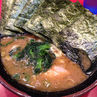 「ラーメン中盛り(＋海苔)」@家系総本山 ラーメン吉村家の写真