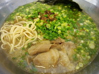 「とんこつネギラーメン（８３０円）」@ラーメン専門店 ザボン 海老名SA上り店の写真