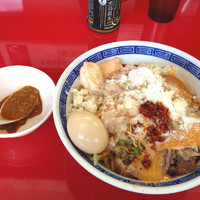 「【夏季限定】冷やし特製まぜそば極み¥850+ほぐし豚¥50」@ジャンプの写真