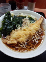 「天ぷら(大海老天)そば350円（わかめサービスデー）」@梅もと 品川店の写真