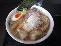 「限定イカ煮干ワンタン麺」@龍のひげの写真