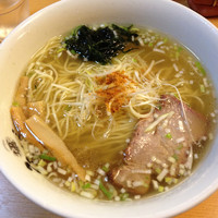 「塩らーめん」@塩専門 ひるがお 東京駅店の写真