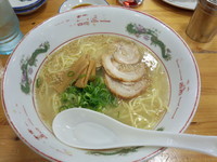 「塩ラーメン」@はまだラーメン しまね海洋館店の写真