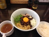 「まぜそば (+小ライス、スープ付き) (980円)」@TSURUMEN 大阪城北詰店の写真