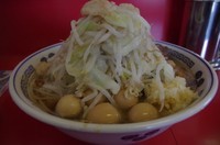 「大ラーメン(ニンニク・アブラ)+うずら850円」@ラーメン二郎 茨城守谷店の写真