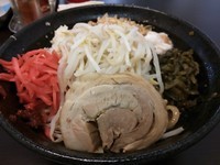 「まぜそば（並） 850円（ニンニク・アブラ）」@麺や 晴桜の写真