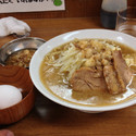 ラーメン少 麺半分 生卵サービス アブラニンニク 650円