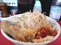 「豚玉ラーメン￥850 ニンニク アブラ 辛たま」@用心棒 本号の写真