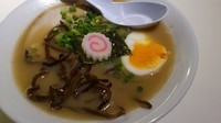 「豚骨ラーメン ￥550(クーポン) + 替え玉 ￥50」@らーめん・つけめん 満帆 太田本店の写真