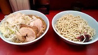 「小ラーメン豚入り + つけ」@ラーメン二郎 中山駅前店の写真