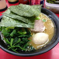 「半熟味玉中盛りラーメン+万能ネギ」@武蔵家直系 ぼうそう家の写真