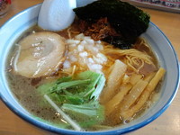 「鶏白湯SHIN海老醤油ラーメン650円＋替え玉100円」@麺場 鶏源 TORIGEN 黄金町店の写真