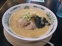 「とんこつラーメン　大盛」@日高屋 巣鴨北口店の写真