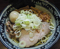 「燻玉油そば　８５０円」@兎に角 松戸店の写真