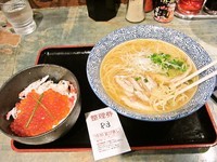 「とみ田×一燈 軍鶏そば＋タラバガニの炊き込みご飯 1000円」@麺屋こうじの写真