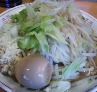 「小ラーメン（野菜・ニンニク少な目・硬味玉）　６５０円」@豚星。の写真