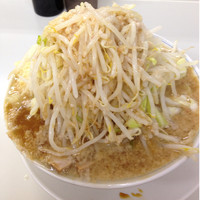 「ラーメン 650円  野菜マシ、ニンニク、アブラ多め、味濃いめ」@ラーメン大 我孫子店の写真