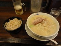 「濃厚塩とんこつ 680円　　生ビール250円」@麺家 徳 アトレ川崎店の写真