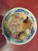 「まぜそば(全増し)＋味玉」@ジャンクガレッジ 大宮駅前店の写真