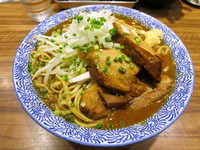 「カレーらーめん　中盛+豚」@ラーメン燈郎の写真