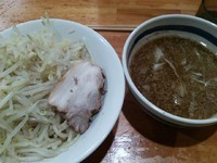「つけ麺　正油　ヤサイニンニクアブラカラメ　650円」@ラーメン 麺処 なるとの写真