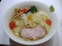 「鶏と魚介の豊潤塩ラーメン」@麺処 ほん田 東京駅一番街店の写真