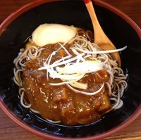 「温玉カレー（￥350）」@名代 富士そば 田町店の写真