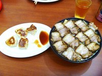 「チャーシューメン餃子セット(中盛) 850円+サービスライス」@北大塚ラーメンの写真