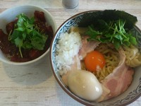 「特製濃厚たまごのまぜそば￥900＋マグロ丼￥400」@中華そば 四つ葉の写真